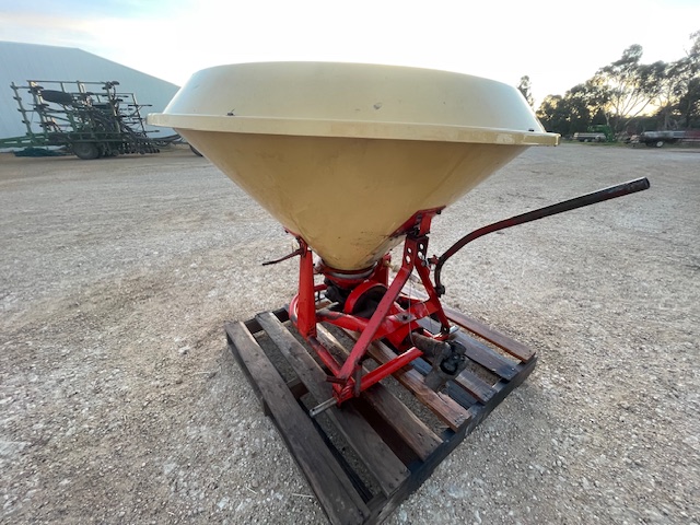 spreader 4